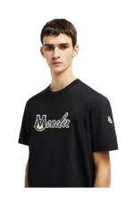 Moncler Baumwoll-T-Shirt mit gesticktem Varsity Logo in Schwarz - Image 4