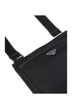 Prada Schultertasche aus Re-Nylon und Saffiano-Leder - imagine 6