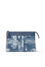 Louis Vuitton Pochette Voyage Souple Damoflage – Denimblau – Vorderansicht
