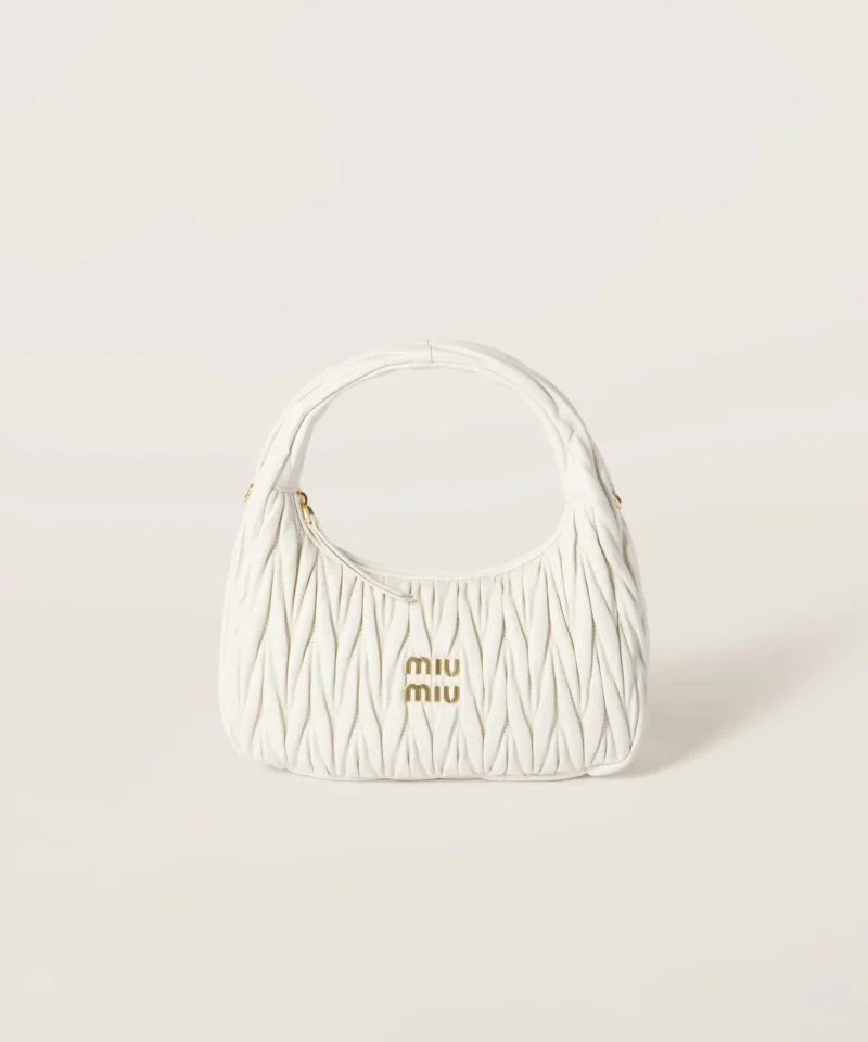Miu Miu Wander Hobo-Tasche aus Matelassé-Nappaleder – Weiß – Vorderansicht